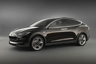 Tesla Model X – eco-SUV with wings