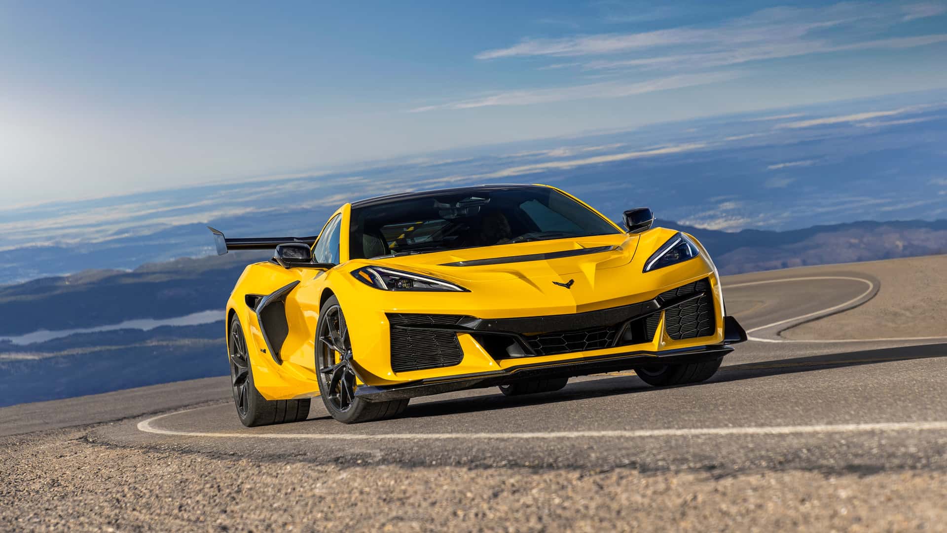 2025 Chevrolet Corvette ZR1 Arrives With A Radical 1,064 HP (793 kW) Twin-Turbo V8